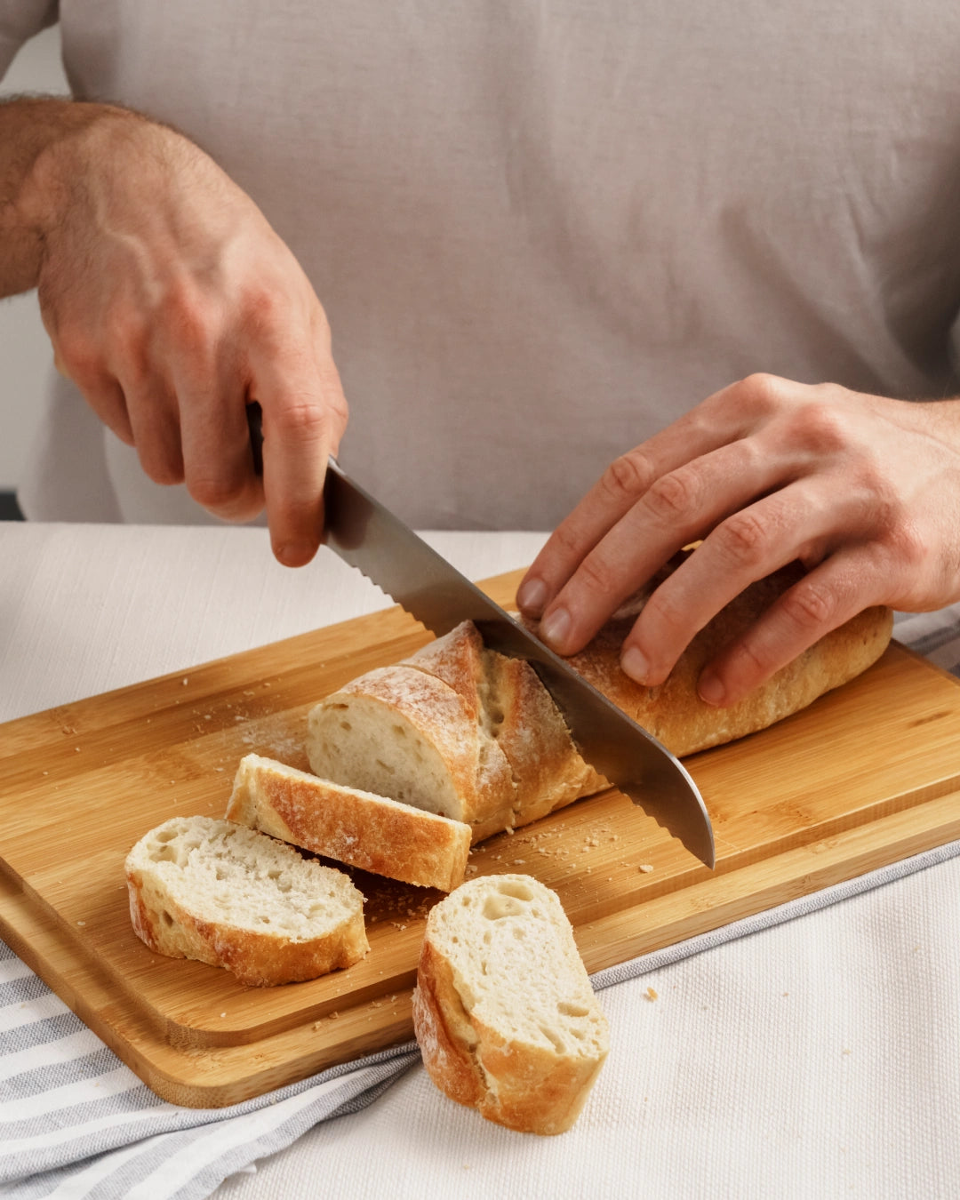 Panera de cerámica con tapa de bambú