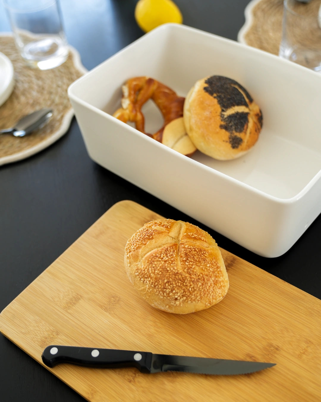 Panera de cerámica con tapa de bambú