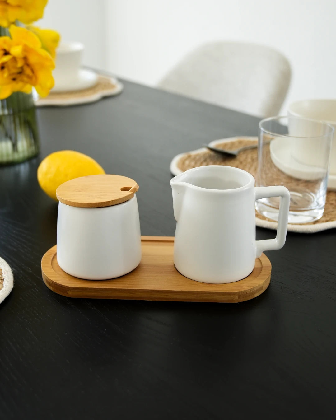 Set de leche y azúcar con tapa, cuchara y jarrita