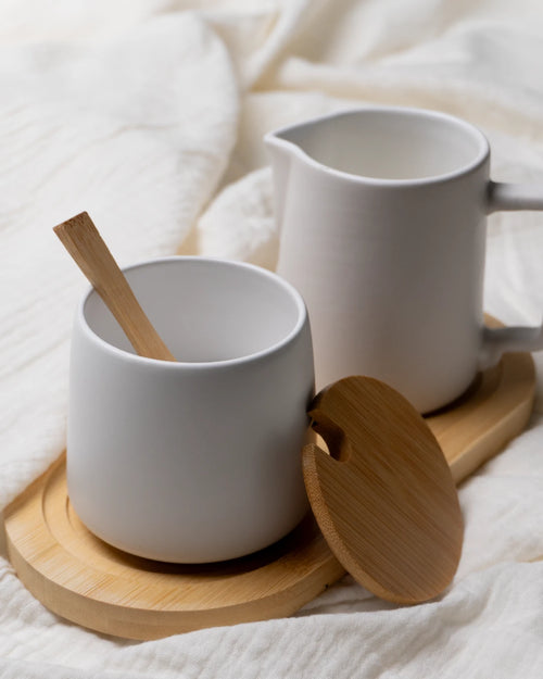 Set de leche y azúcar con tapa, cuchara y jarrita