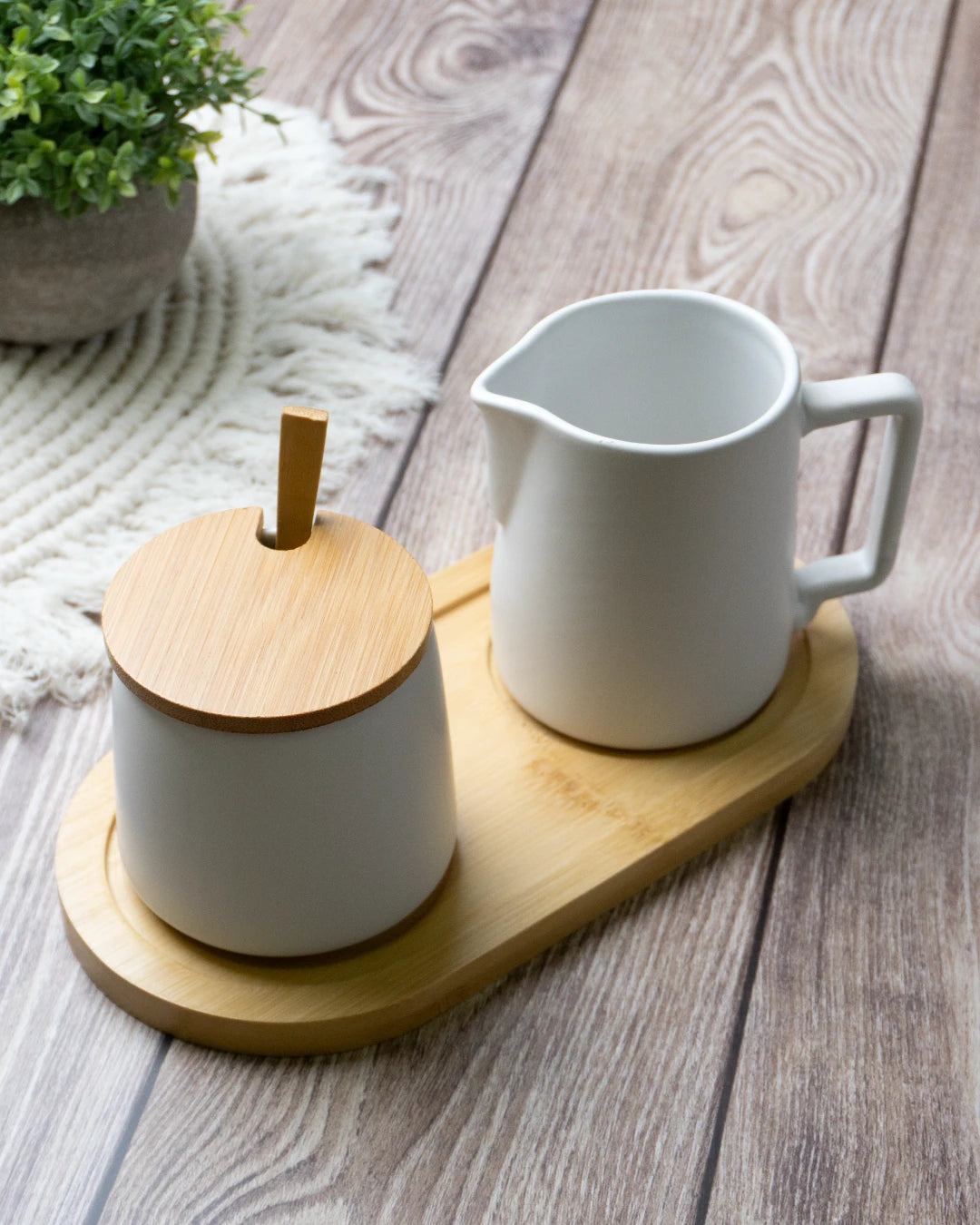 Set de leche y azúcar con tapa, cuchara y jarrita
